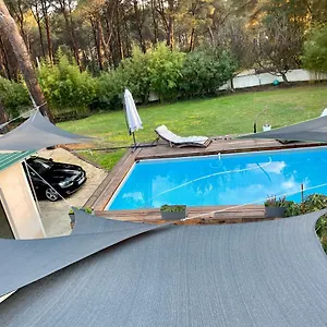 6 Personnes /piscine/campagne/terrain De Petanque/15 Km Bandol Villa